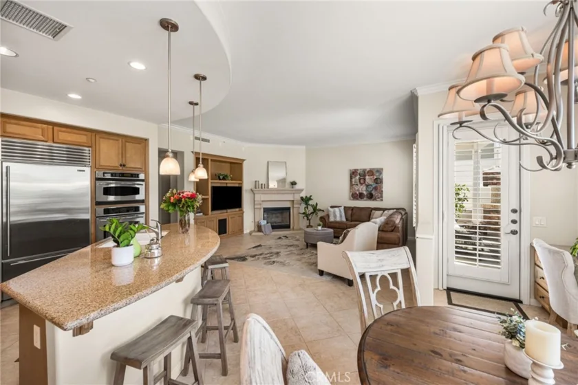4001 Balmoral photo 24