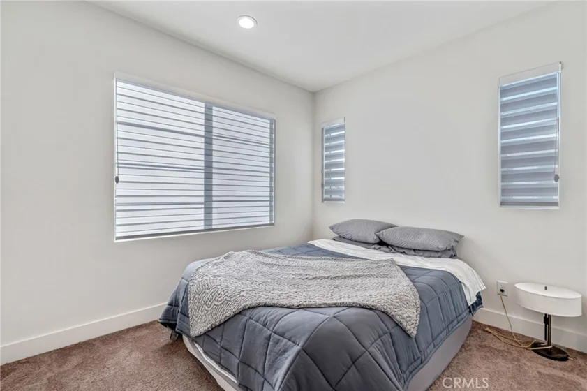 149 E Knox photo 10