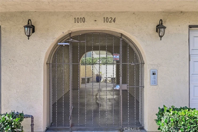 1016 Grape Street photo 3
