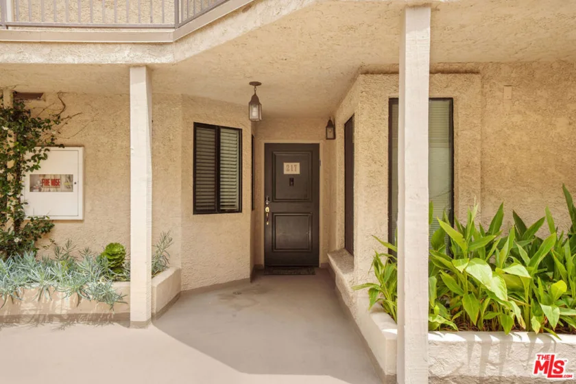 1942 Grace Avenue #217 photo 19