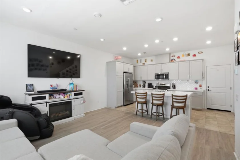 2044 Bluestone Circle photo 3
