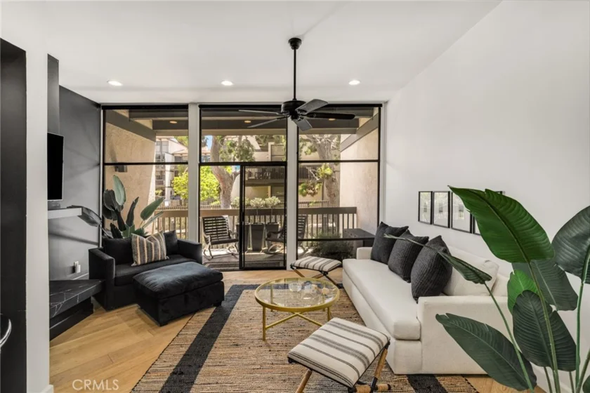 6112 N Marina Pacifica photo 5