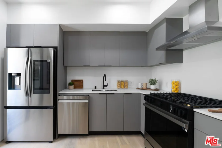 1361 Kelton Avenue #401 photo 9