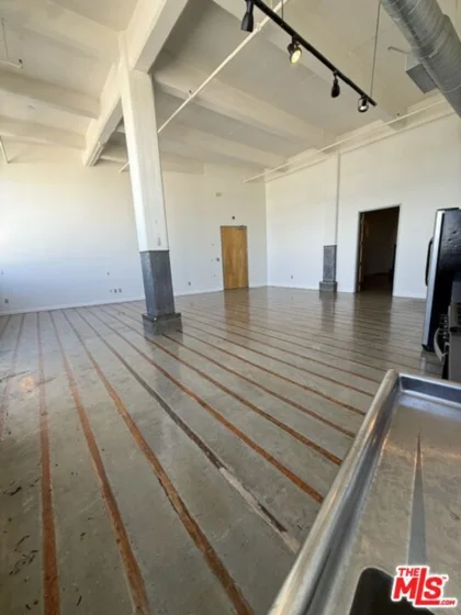 1850 Industrial Street #607 photo 3