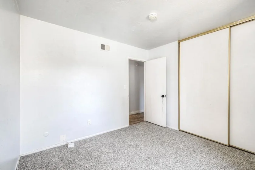 440 Parkside Drive photo 9