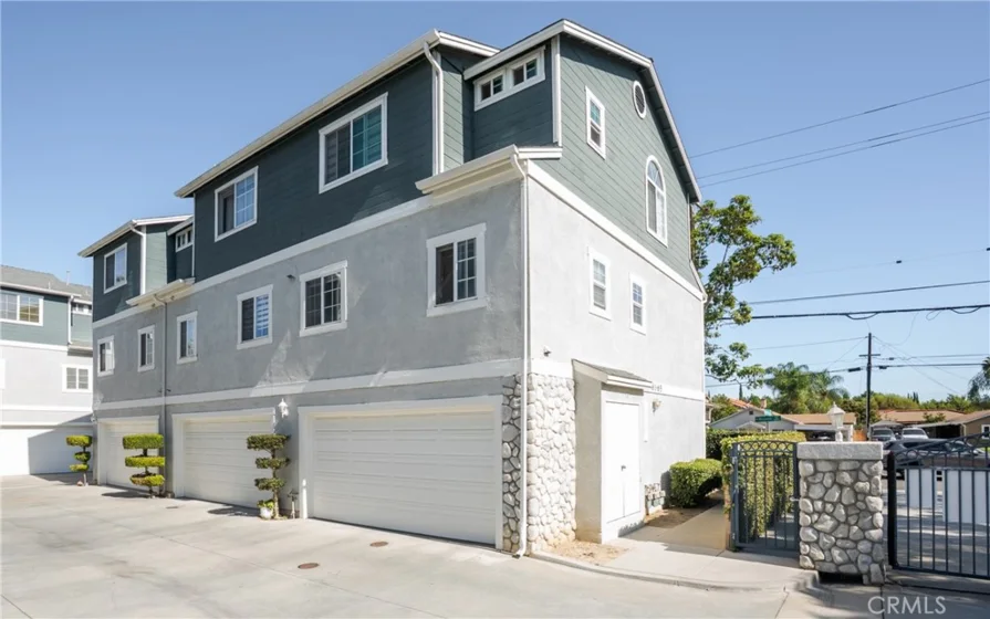 7465 Western Bay photo 1