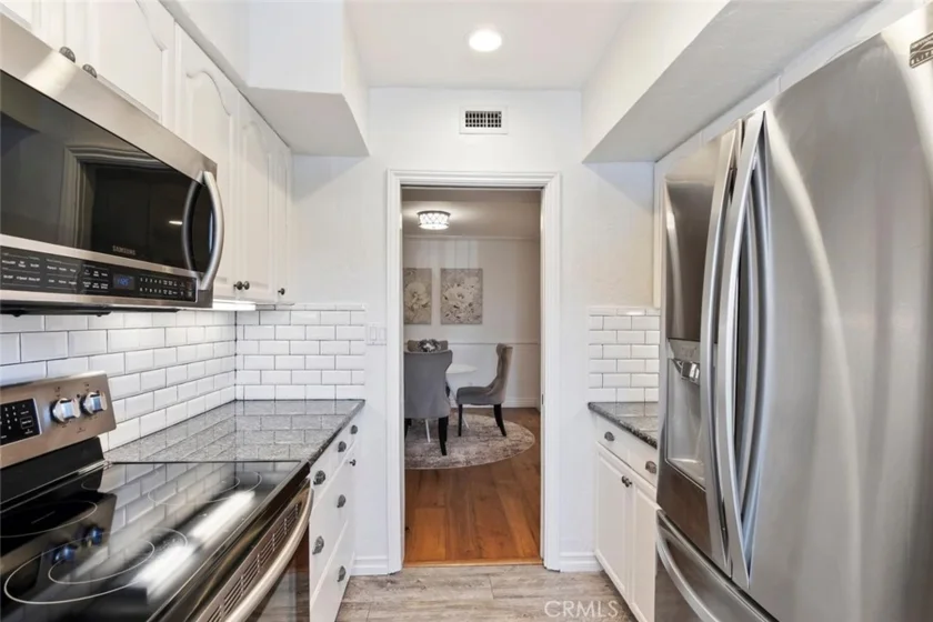 15248 Dickens Street #102 photo 17
