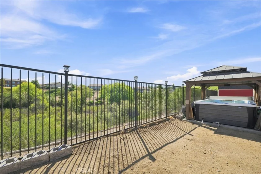 23682 Saratoga Springs photo 48