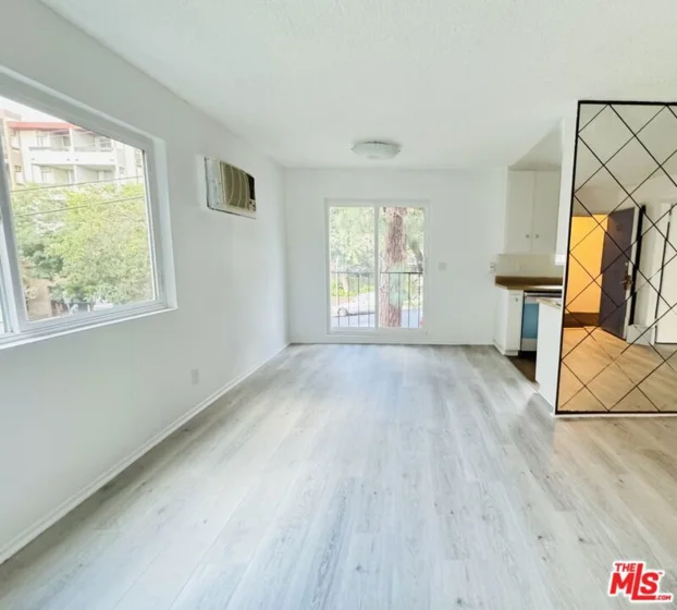 964 Larrabee Street #107 photo 2