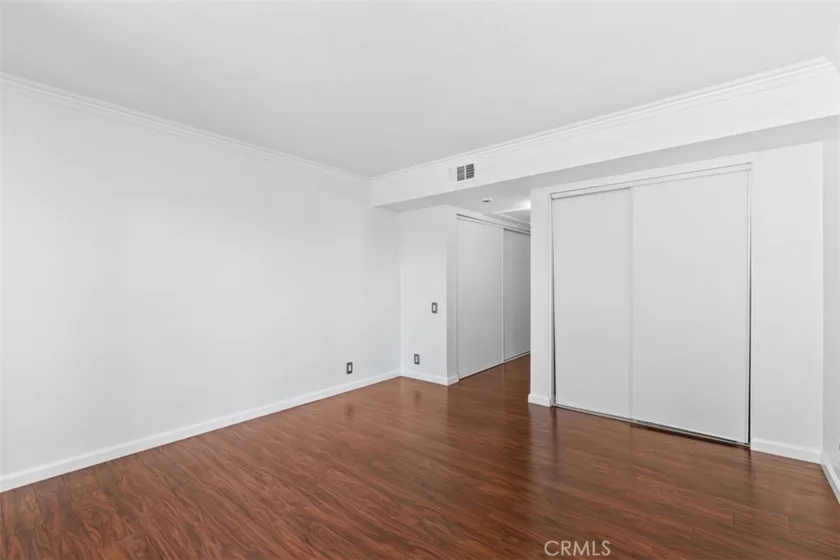 7215 Apricot photo 18