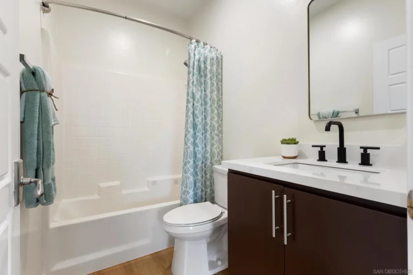 2104 Cosmo Way photo 29