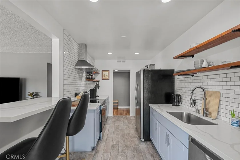 5454 Zelzah Avenue #309 photo 7