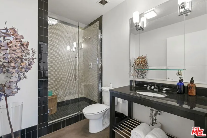 849 S Broadway #1210 photo 17