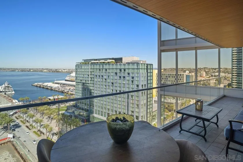888 W E Street #1801 photo 2
