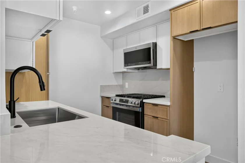 15455 Sherman photo 8