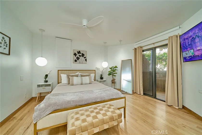 950 N Kings Road #45 photo 2