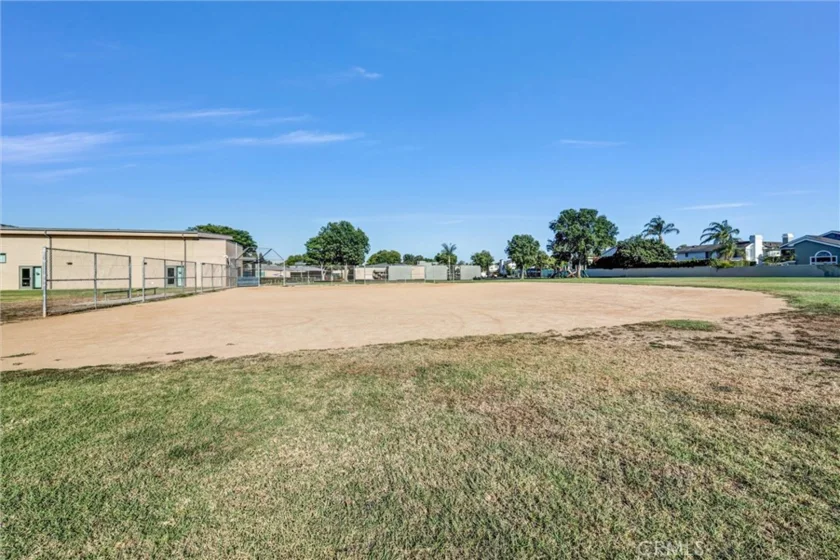70 Fairlake photo 47