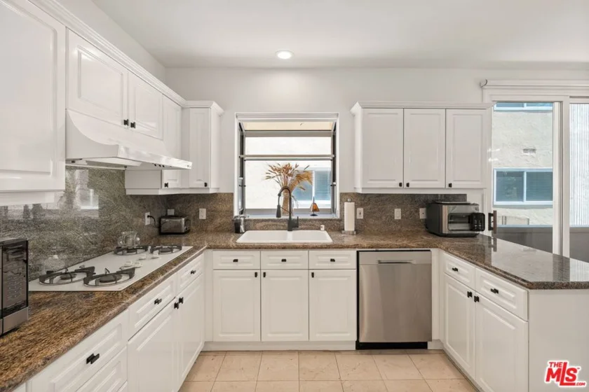 121 N Almont Drive #201 photo 18
