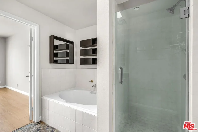 117 S Clark Drive #305 photo 4