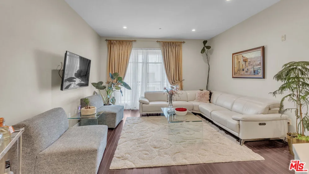 611 Caruso Avenue photo 4