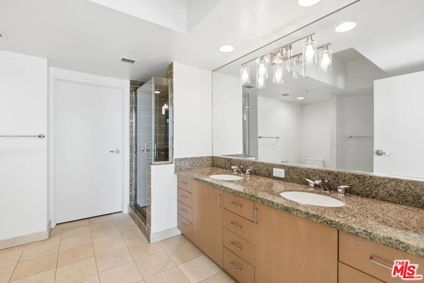 13700 Marina Pointe Drive #630 photo 22