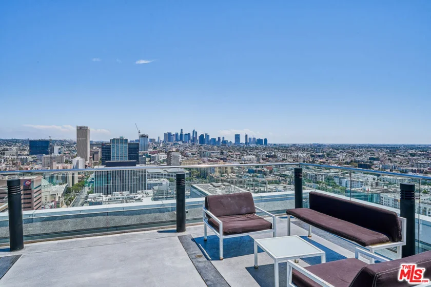 3810 Wilshire Boulevard #1209 photo 30