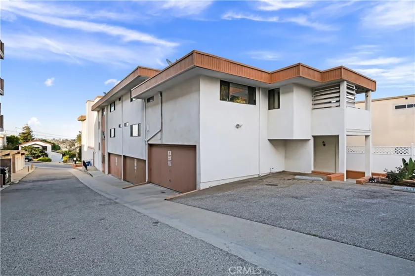 665 W 24th #315 photo 1