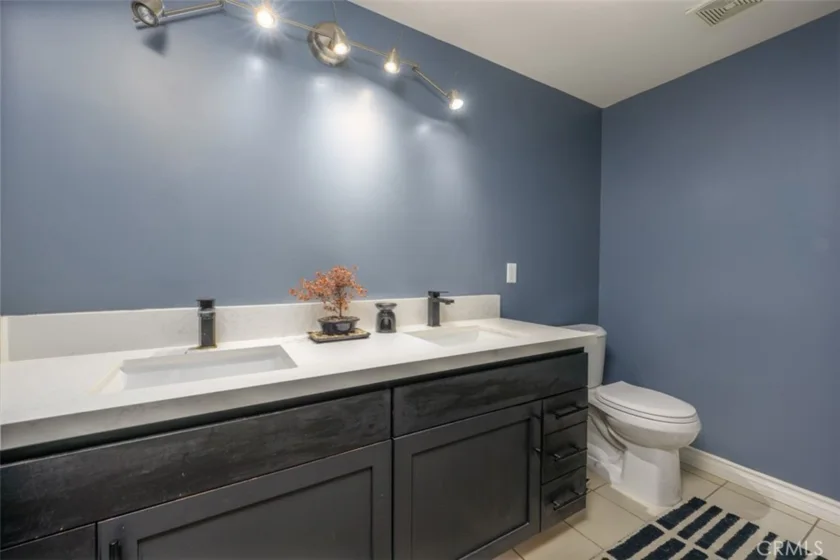411 W Seaside Way #302 photo 18