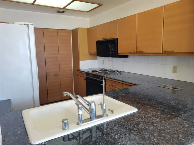 1310 E Ocean #905 photo 18