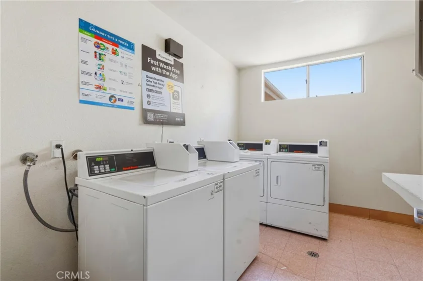 5429 Newcastle # 303 photo 21