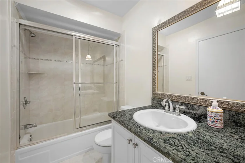 1349 N Columbus #21 photo 34
