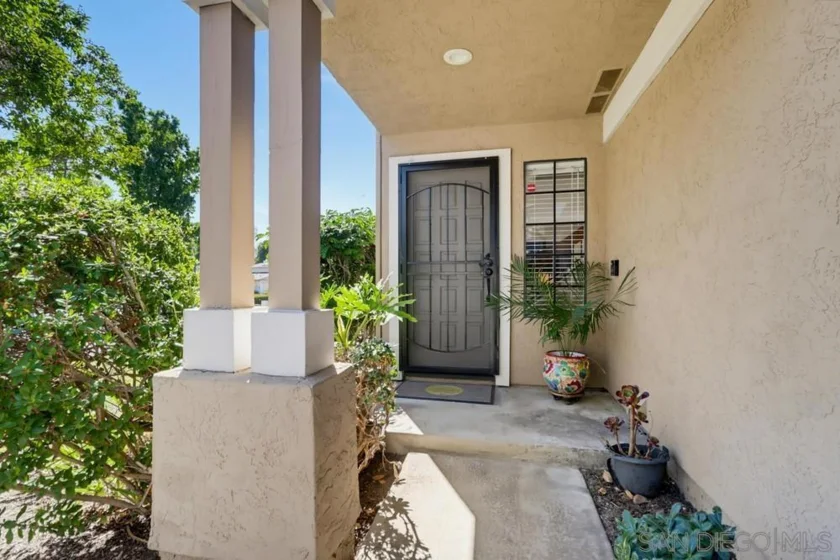 8391 Suntree Place photo 2