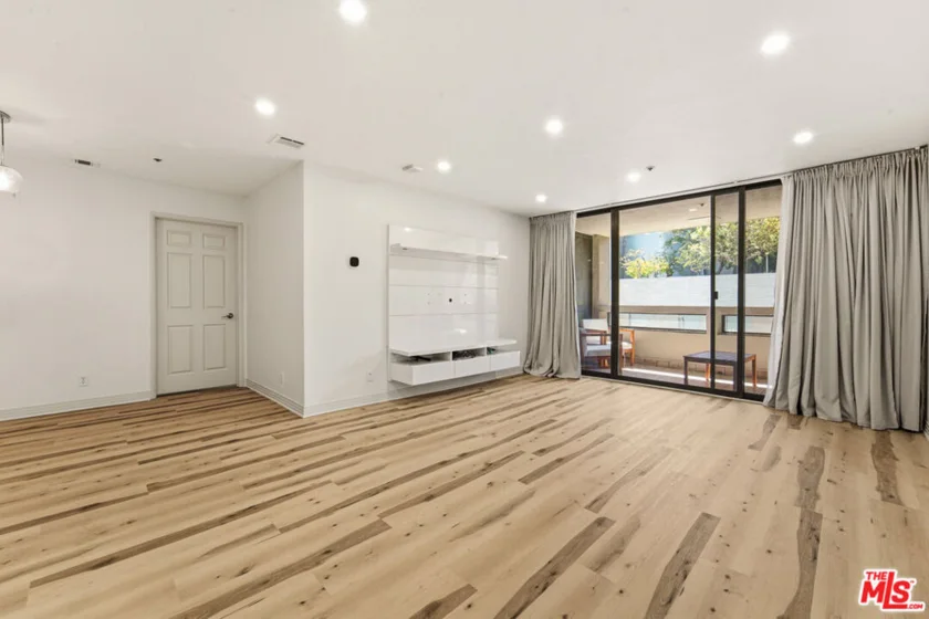 121 S Hope Street #313 photo 9
