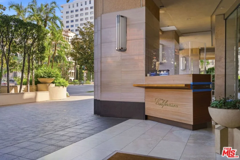 10800 Wilshire Boulevard #403 photo 3