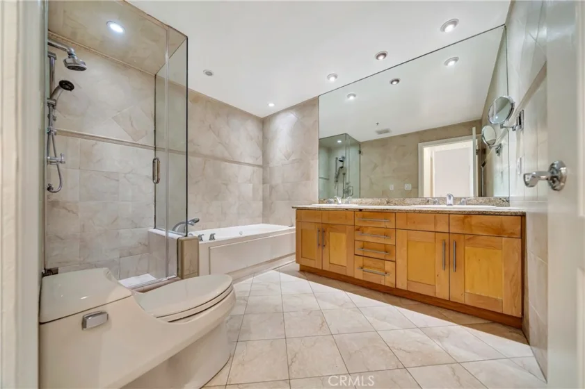 4477 Woodman Avenue #305 photo 15