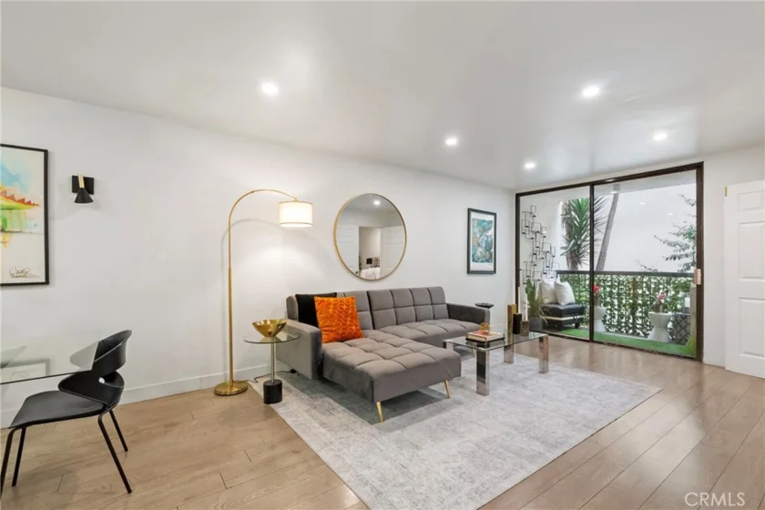 906 N Doheny #303 photo 1