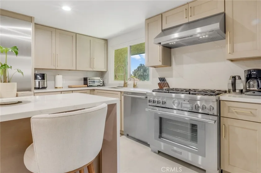 6330 Riviera photo 12