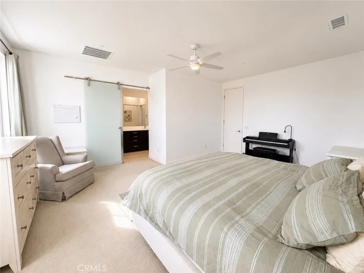 46 Finch photo 7