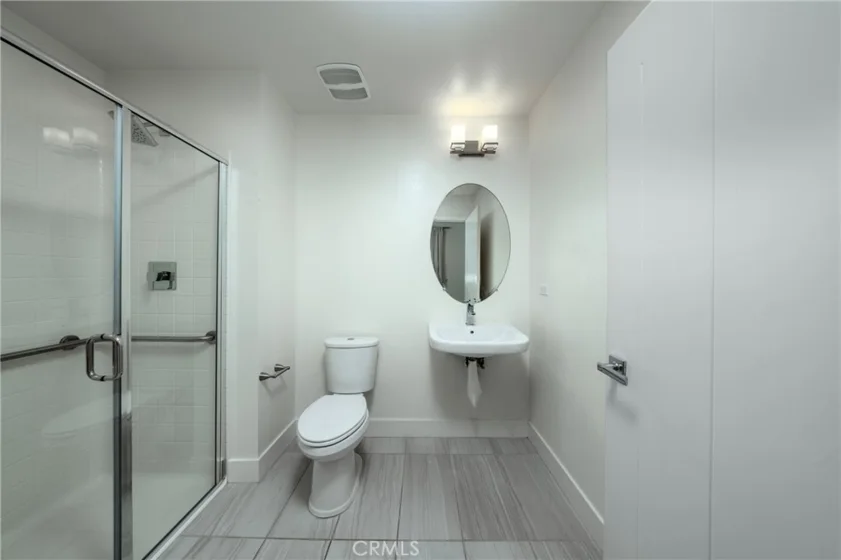 1675 Grand View photo 29