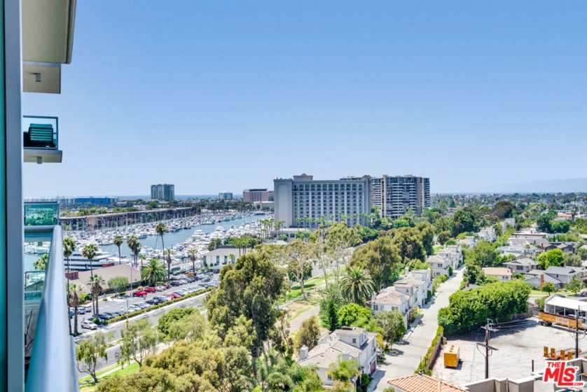 13700 Marina Pointe Drive #1107 photo 1