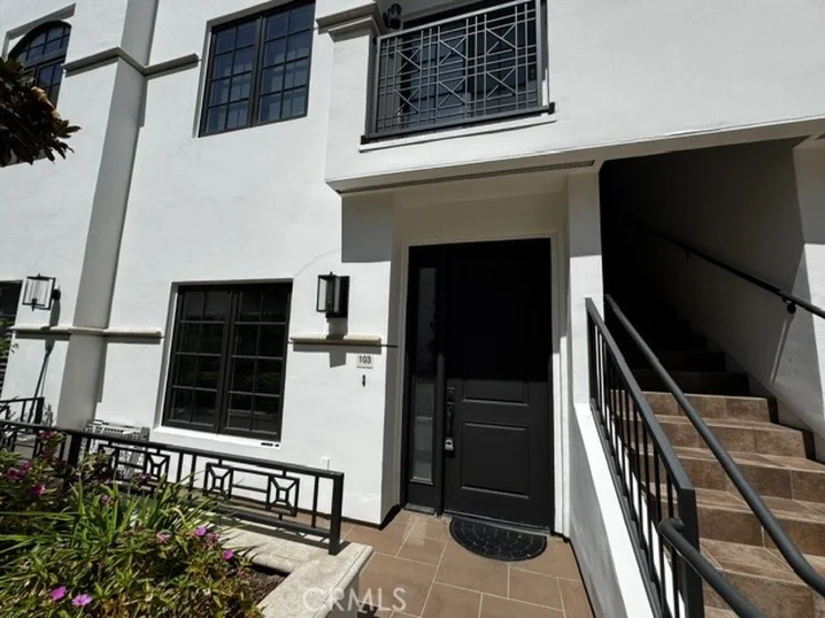 288 S Oakland photo 3