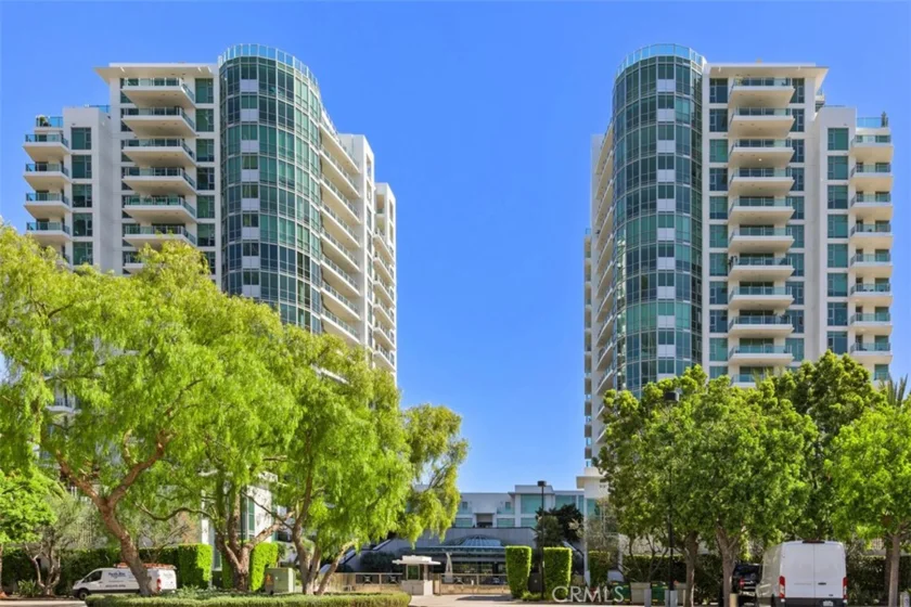 3131 Michelson #1601 photo 1