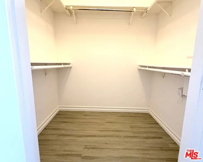 13941 Sherman Way #201 photo 9