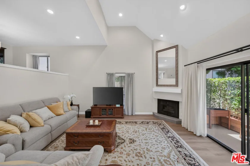 15173 Magnolia Boulevard #F photo 1