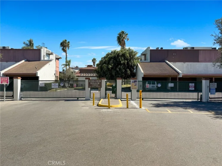 1104 S Citron photo 16