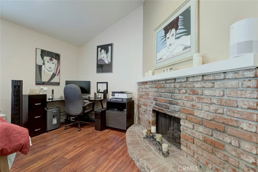8330 Penfield photo 16