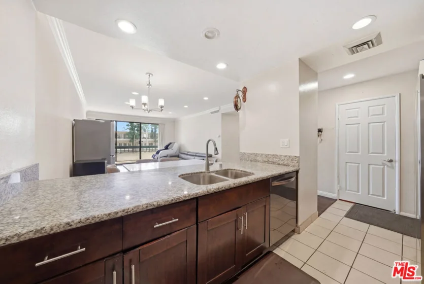 435 S La Fayette Park Place #219 photo 5