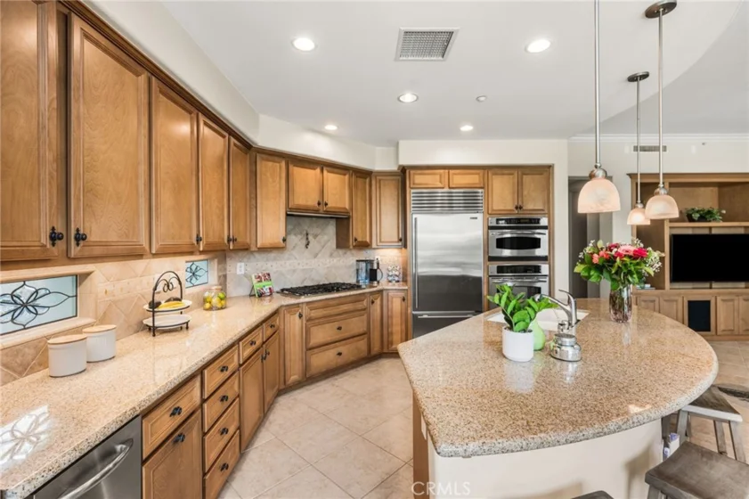 4001 Balmoral photo 17