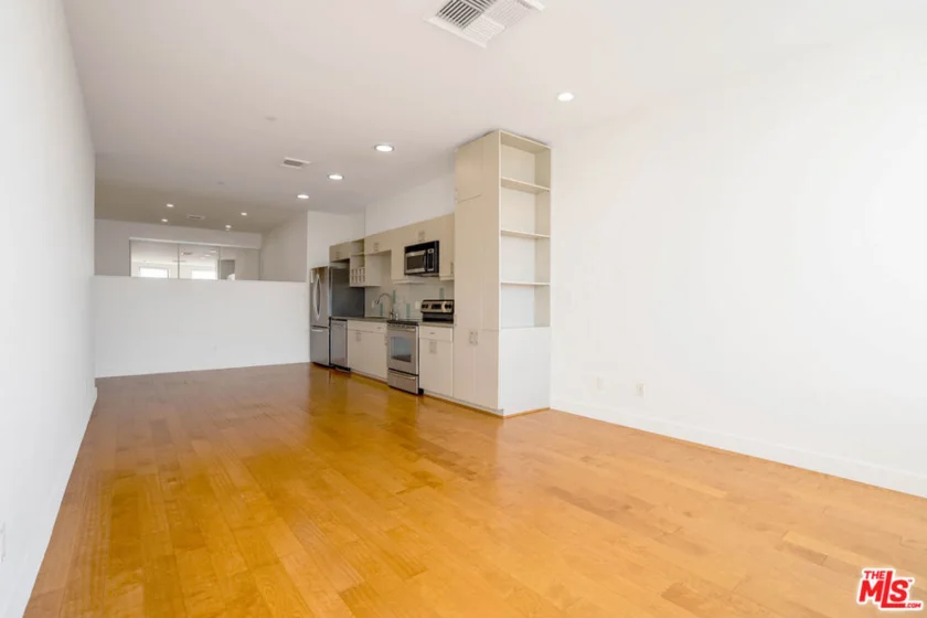3810 Wilshire Boulevard #1911 photo 17