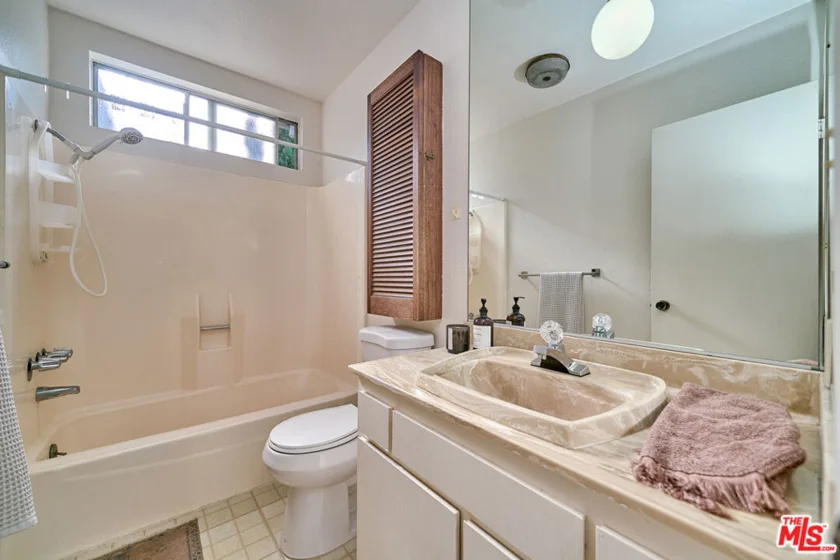 5437 Corteen Place #212 photo 16